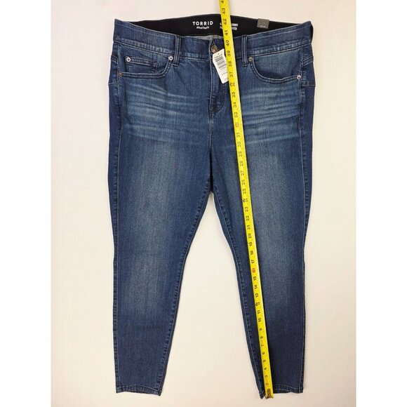 Torrid Bombshell Skinny Premium Stretch Size 20R Women 30" Imseam Blue Jeans NWT - Picture 3 of 14